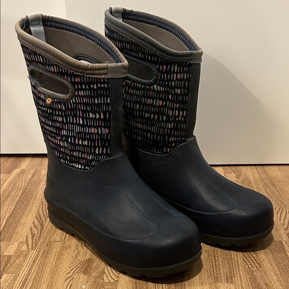 Girls Bogs Black and Gray Patterned Boots size 5